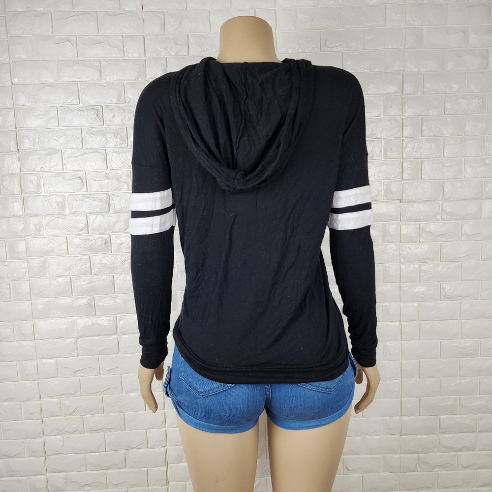 Hippie Rose Small Black Stretch Hoodie Top – Fitted Casual Pullover - Picture 4 of 5